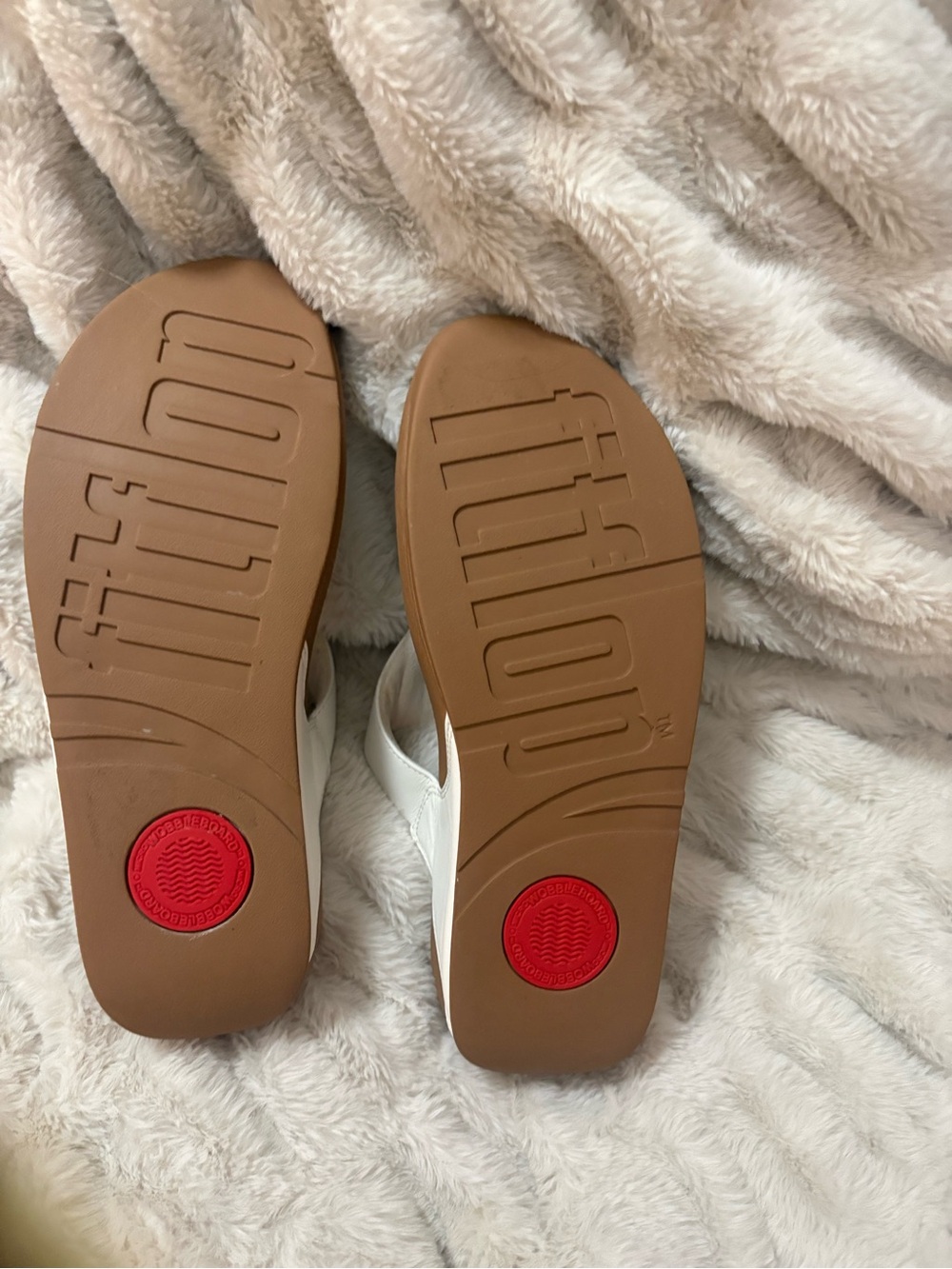 Fitflop LuLu Toe-Post sandals. Color White.  Size 9. - Picture 5 of 12